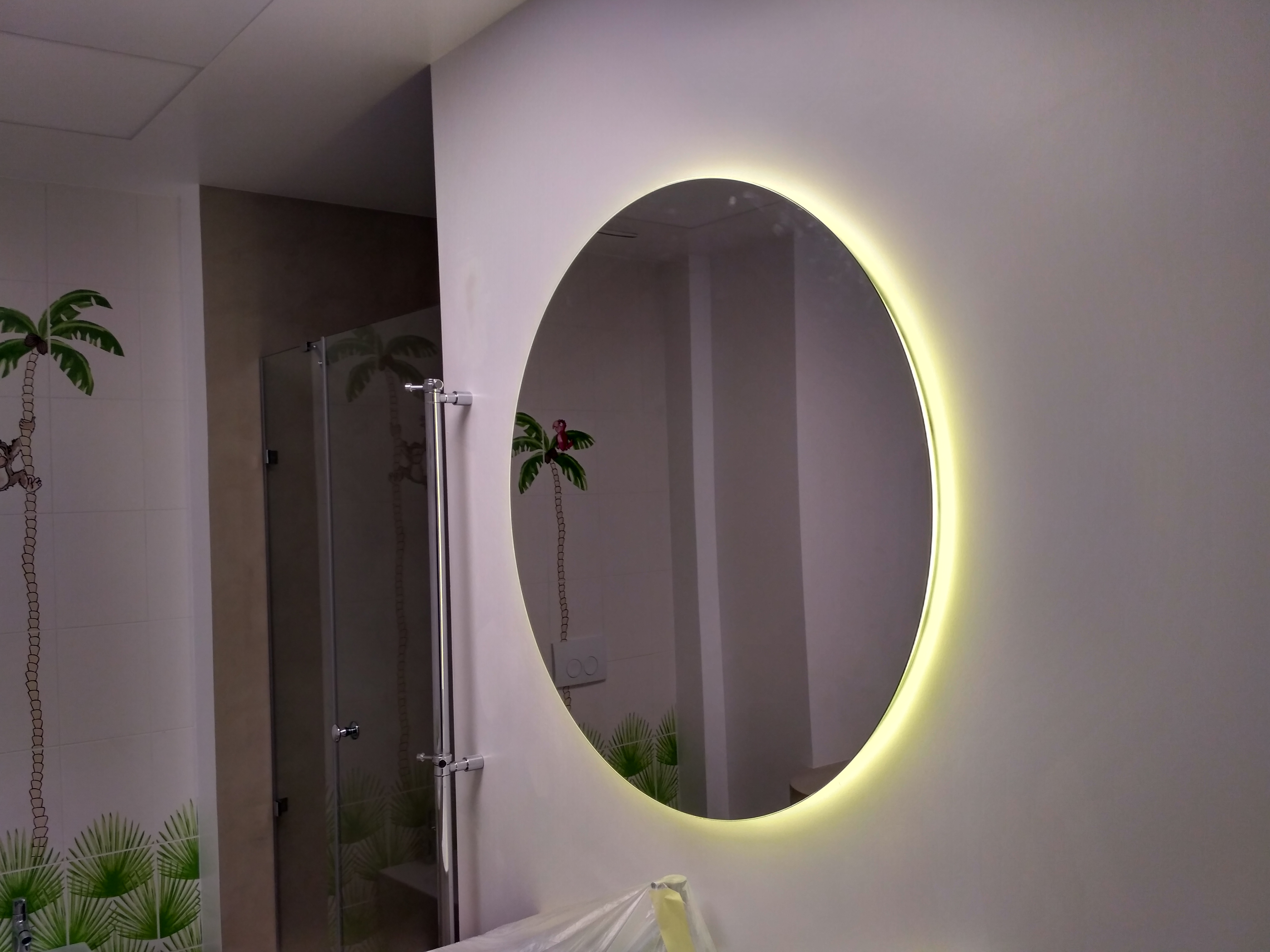 Зеркало с LED-подсветкой в Бресте